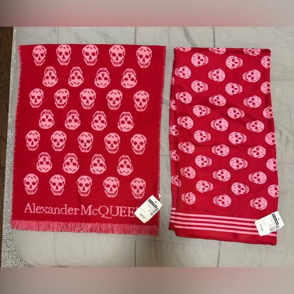 Two brand new scarfs with tags on - Picture 2 of 6